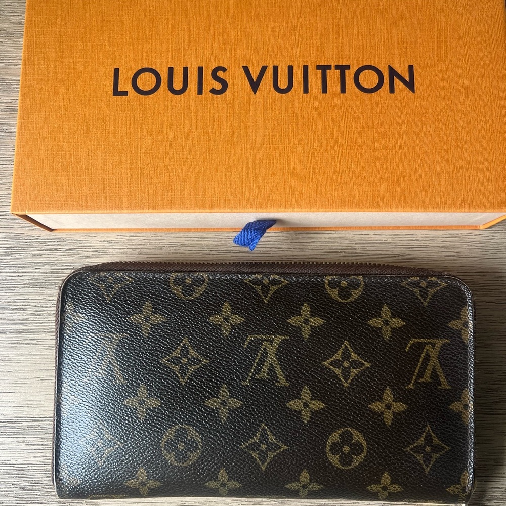 Louis Vuitton Zippy Wallet
